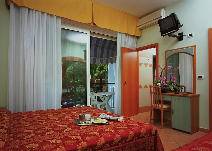 Mondial Hotel 3*